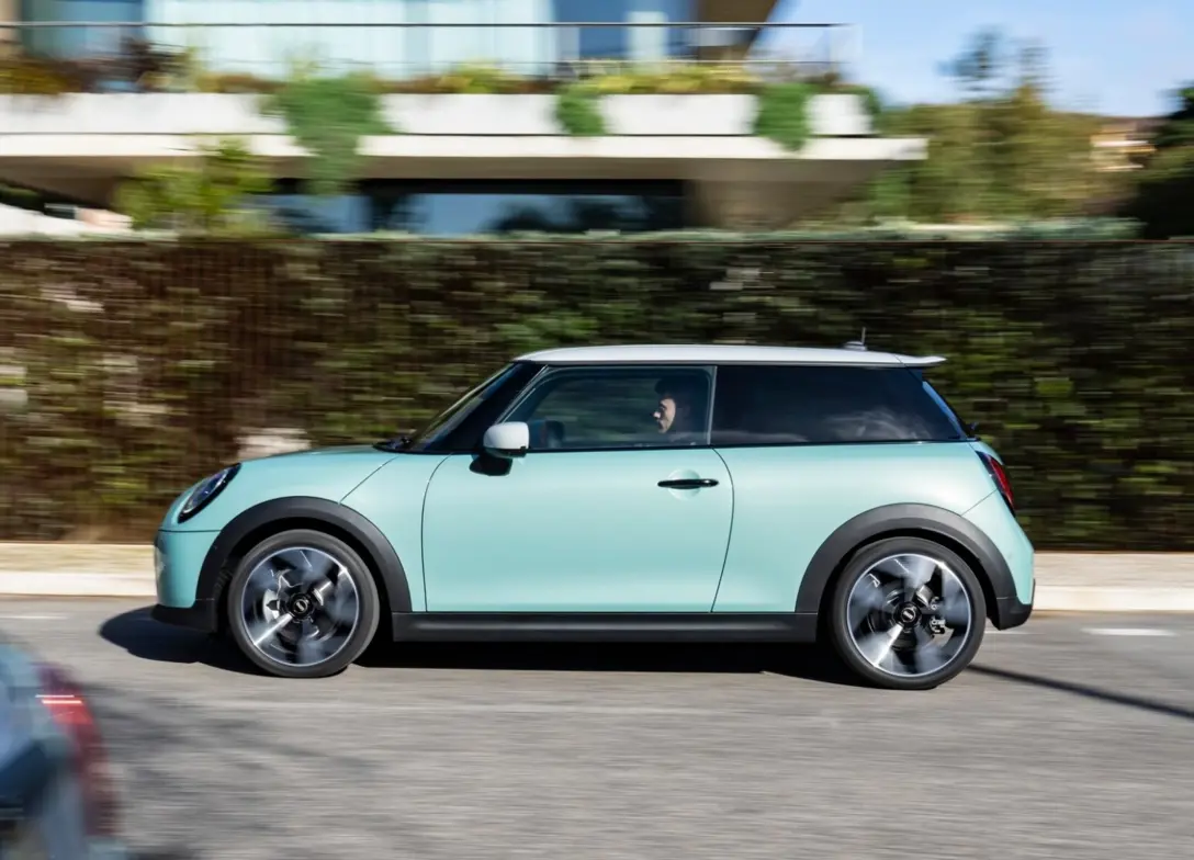 1697391-Mini-Cooper-new-2024-01.jpg