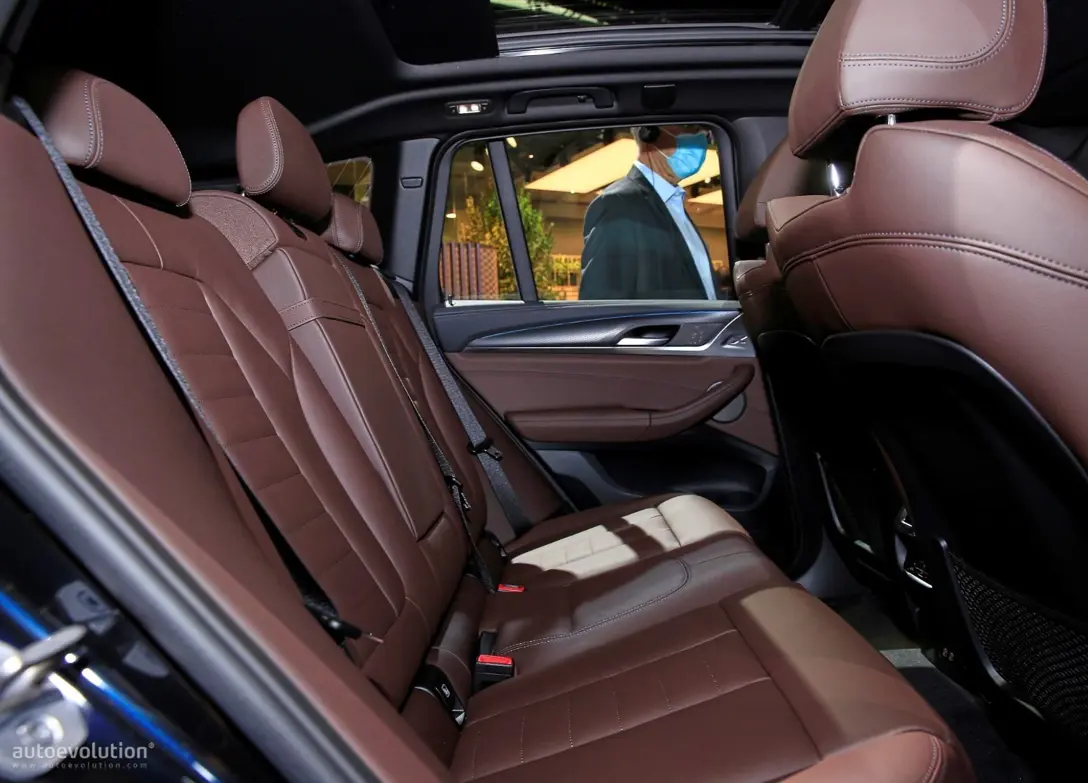 1682225-BMW-iX3-2023-09.jpg