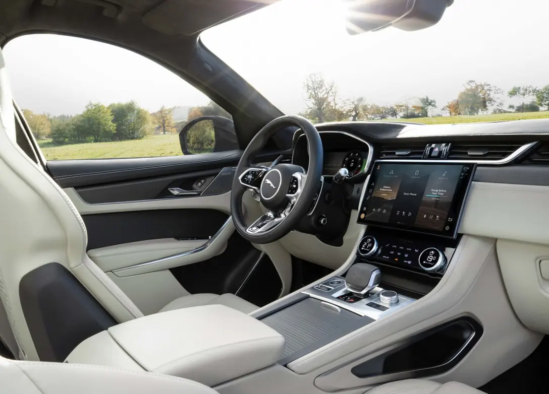 1701604-Jaguar-F-Pace-2024-06.jpg