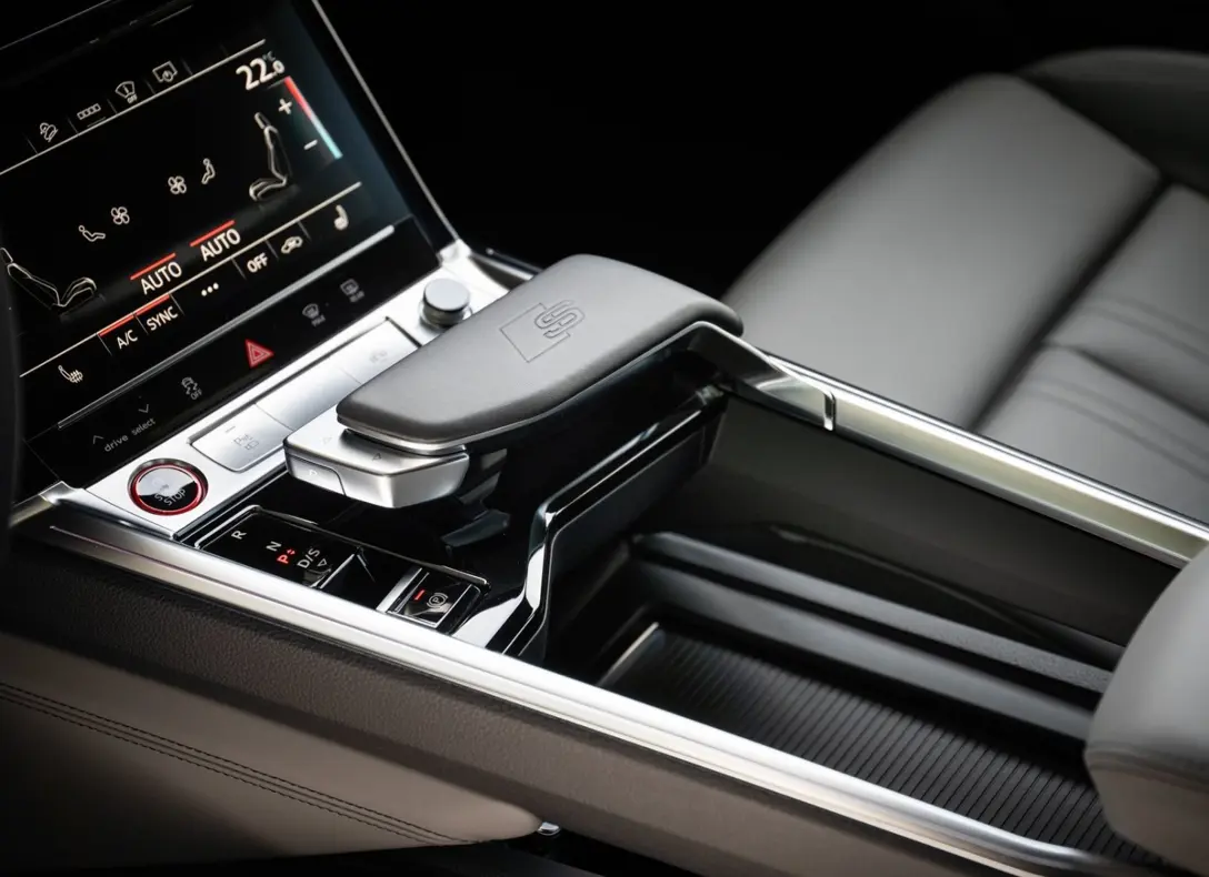 1656856-Audi-e-tron_Sportback-2022-10.jpg