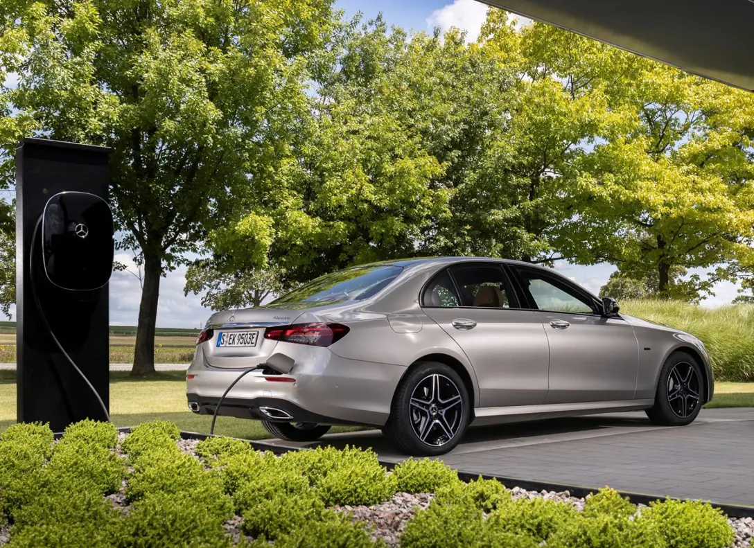 1659117-Mercedes-Benz-E-2022-02.jpg
