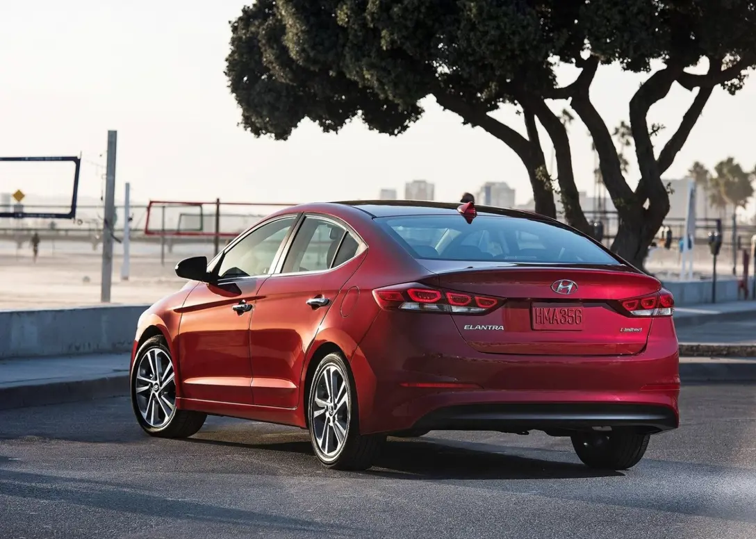 1636280-Hyundai-Elantra-2017-02.jpg