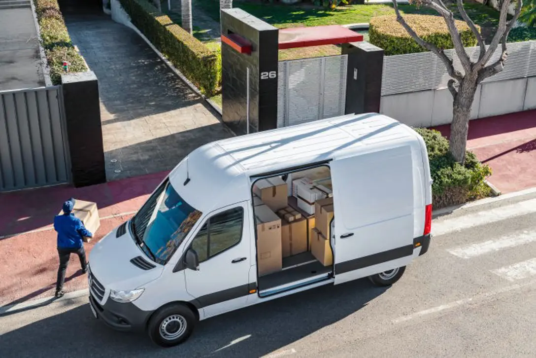 1602218-Mercedes-Benz-Sprinter-6.jpg
