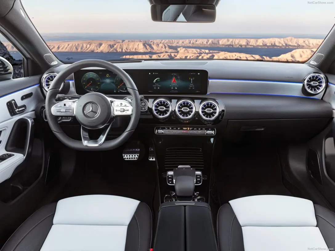 1591557-Mercedes-Benz-A-Class 6.jpg