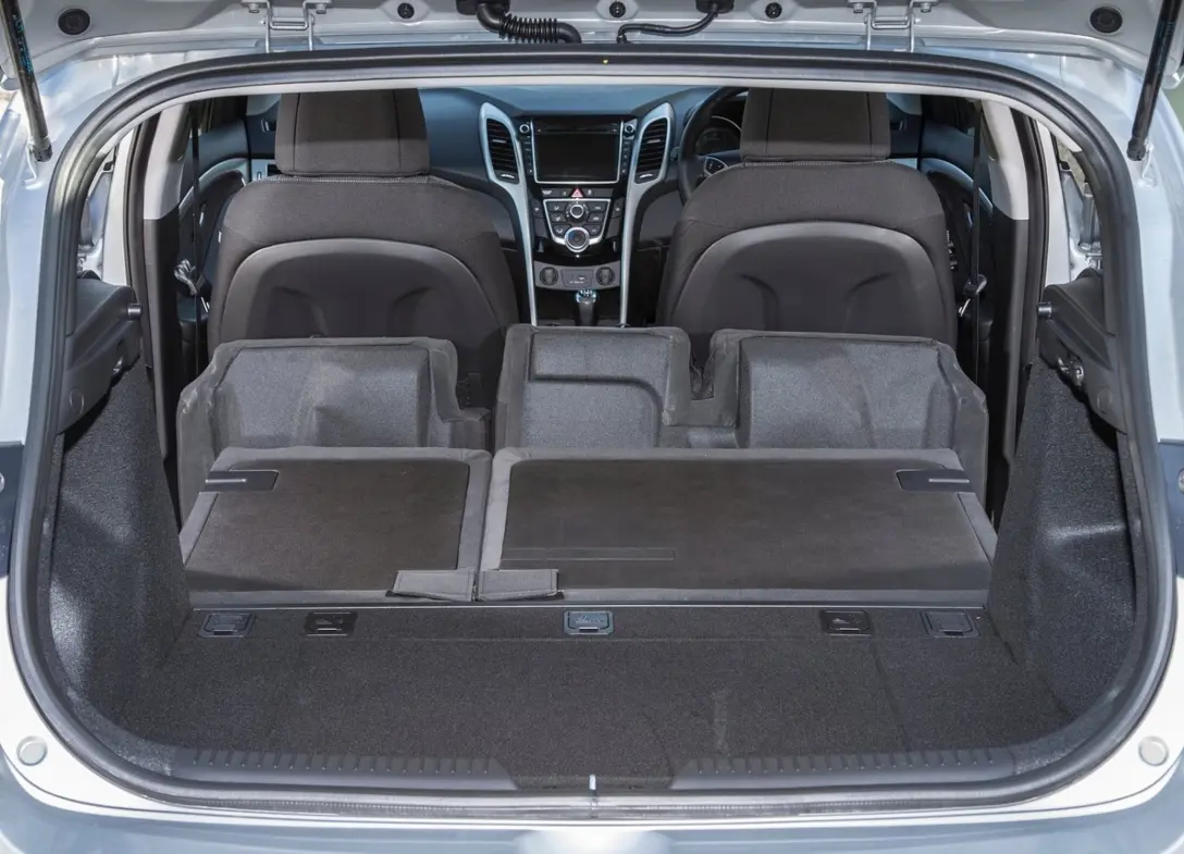 1645609-Hyundai-i30-2015-1600-28.jpg
