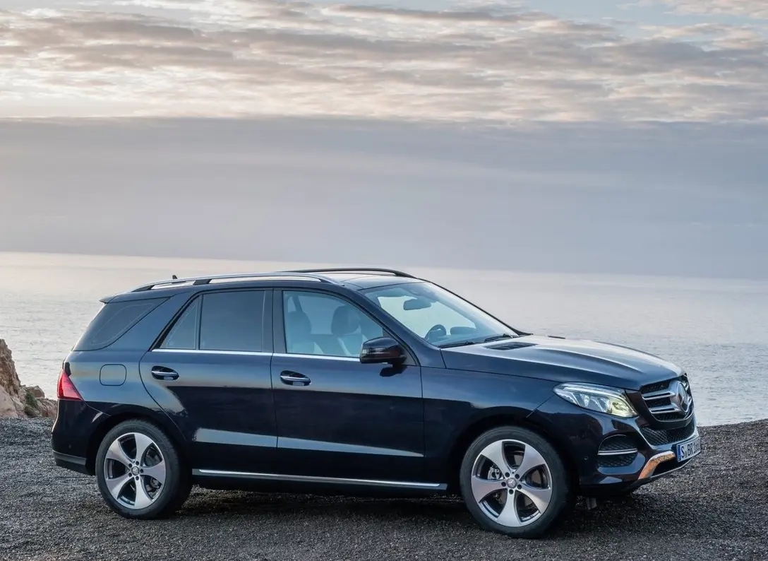 1656006-Mercedes-Benz-GLE-2017-01.jpg