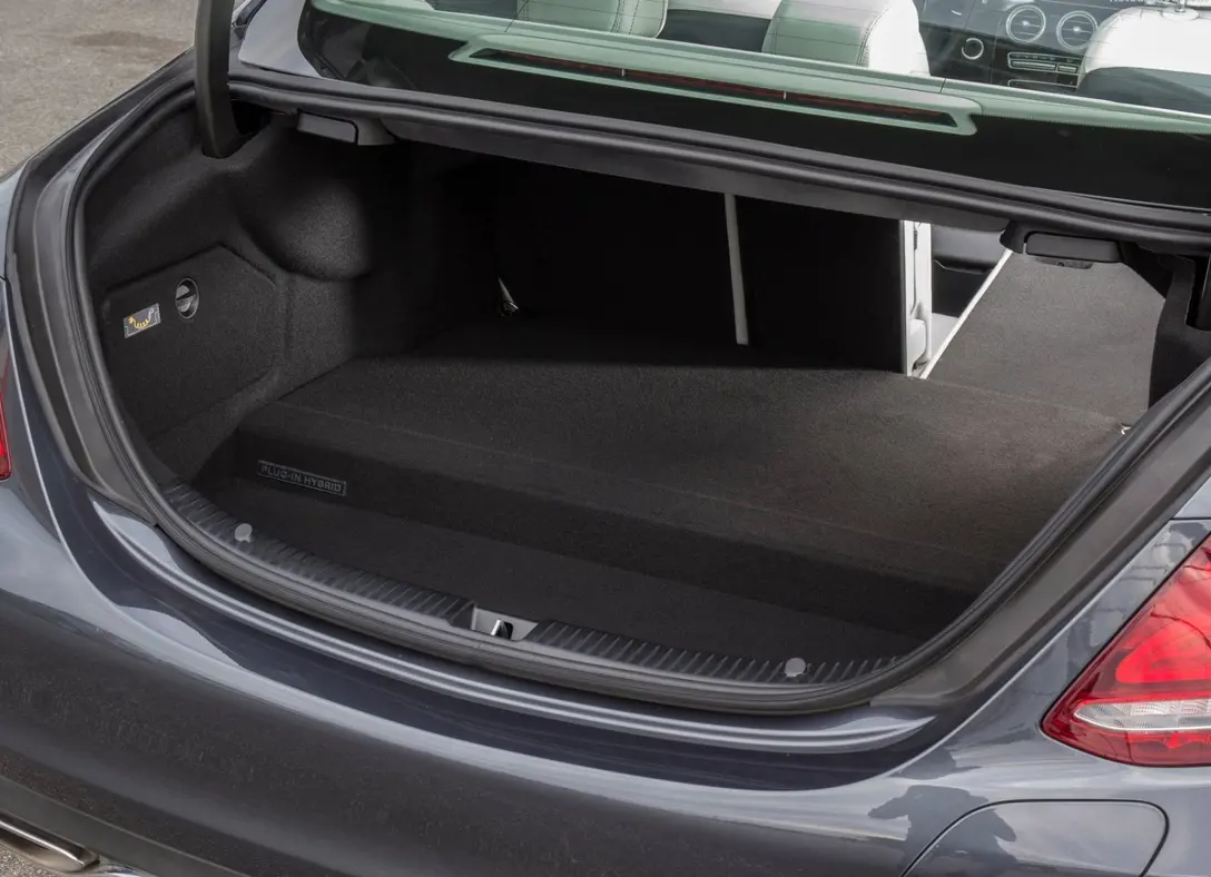 1648636-Mercedes-Benz-C-Class-2018-11.jpg