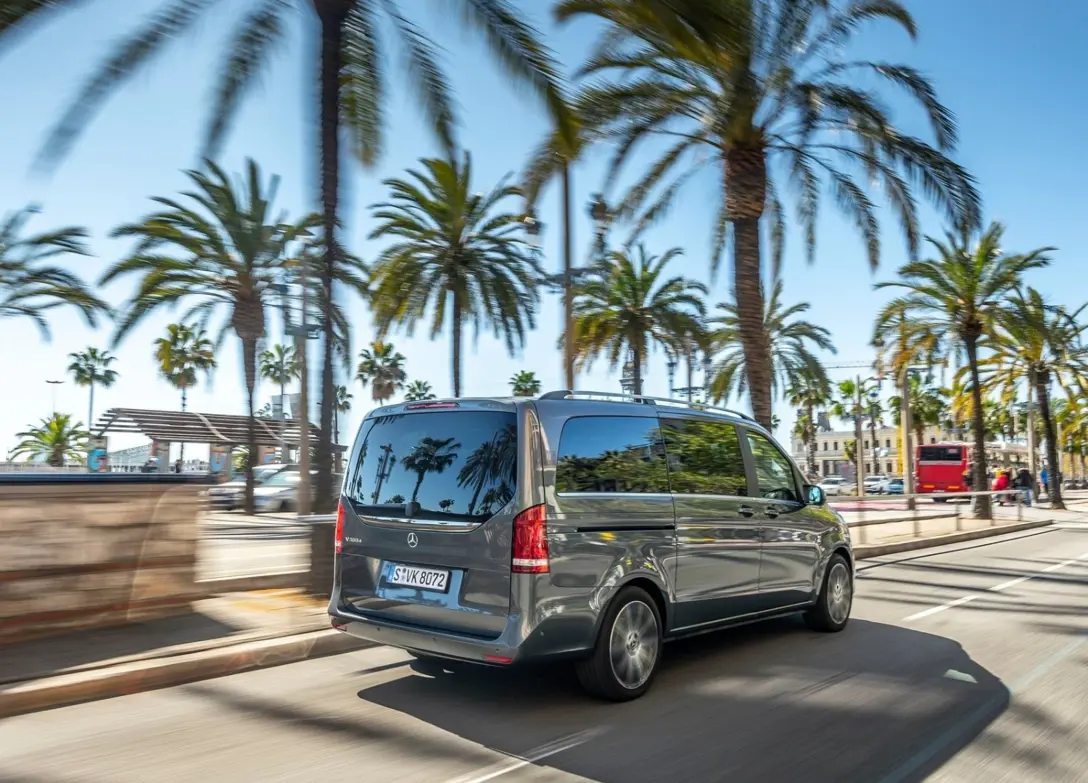 1684024-Mercedes-Benz-V-Class-2023-02.jpg