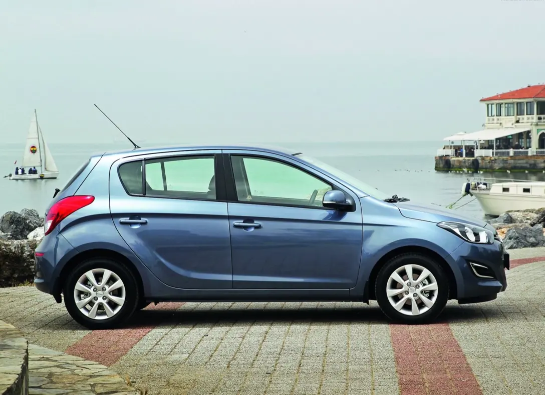 1651286-Hyundai-i20-2013-03.jpg