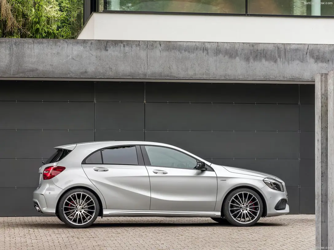 1588463-Mercedes-Benz-A-Class 4.jpg