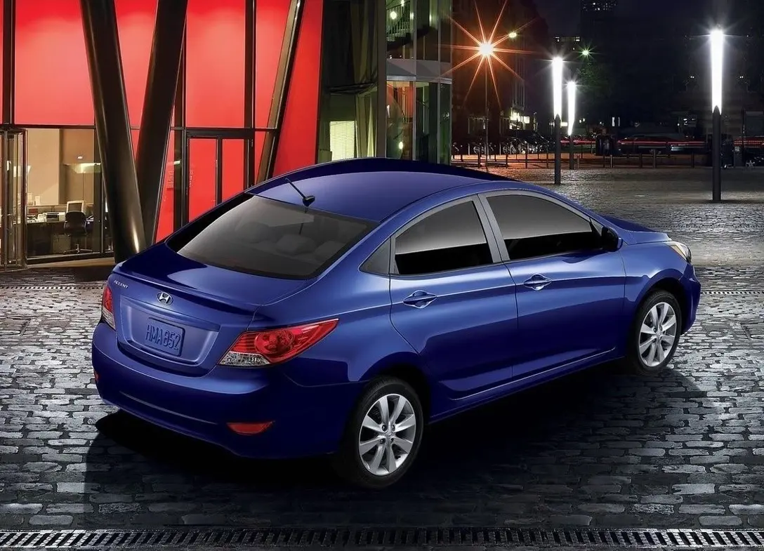 1641013-Hyundai-Accent-2018-02.jpg