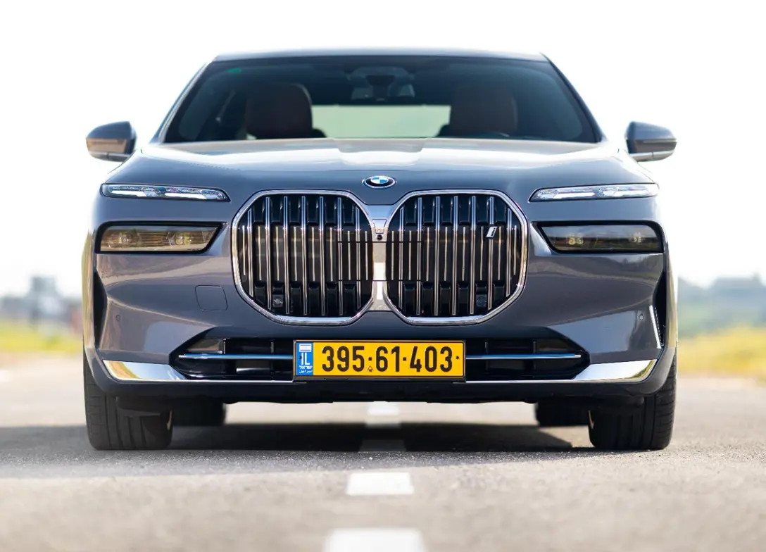 1685335-BMW-i7-2023-01-TM.jpg