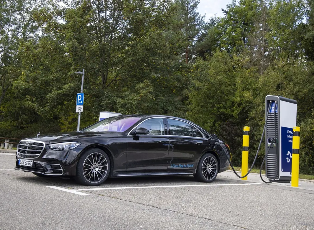 1655495-Mercedes-Benz-S-Class-2022-13.jpg