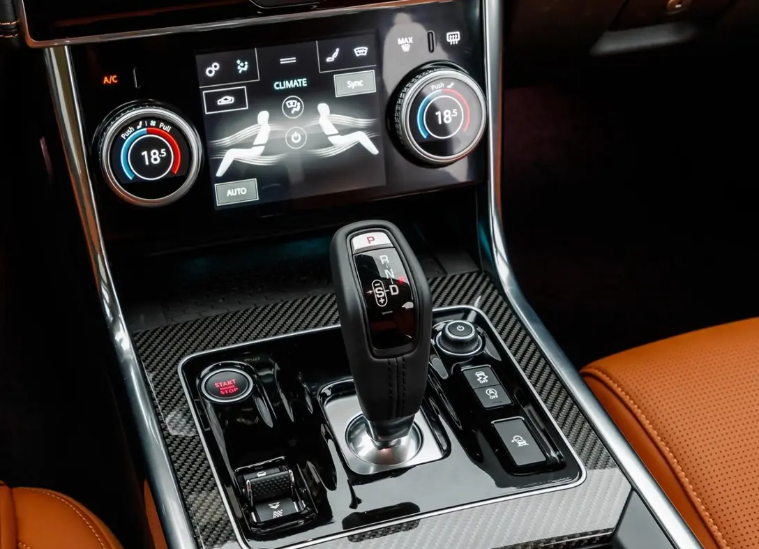 1661683-Jaguar-XE-2022-08.jpg