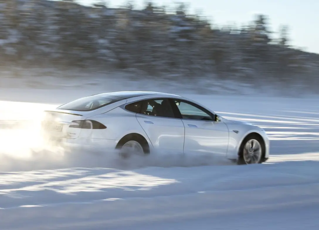 1695256-Tesla-Model_S-2024-02.jpg