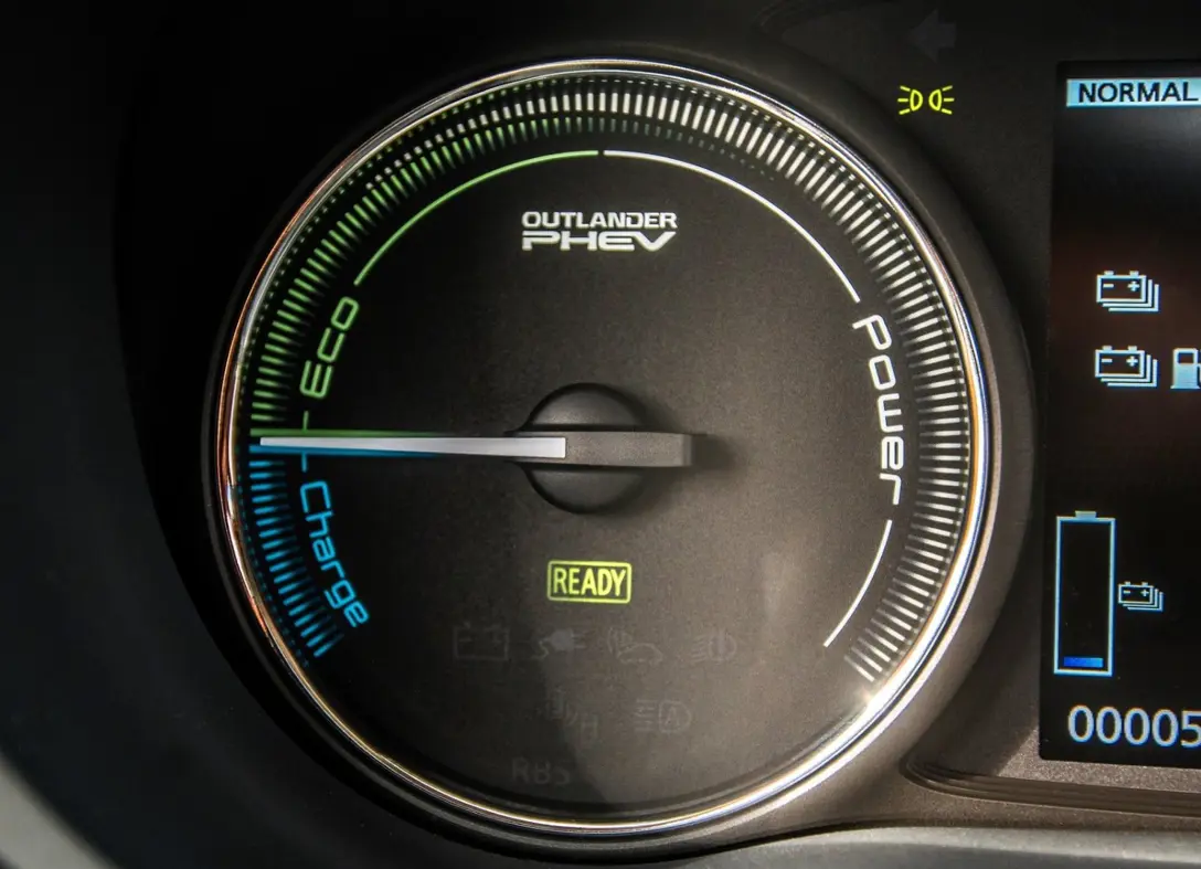 1653327-Mitsubishi-Outlander_PHEV-2021-06.jpg