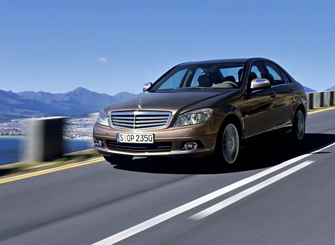 1605014-Mercedes-Benz-C-Class-2008-2012-4.jpg