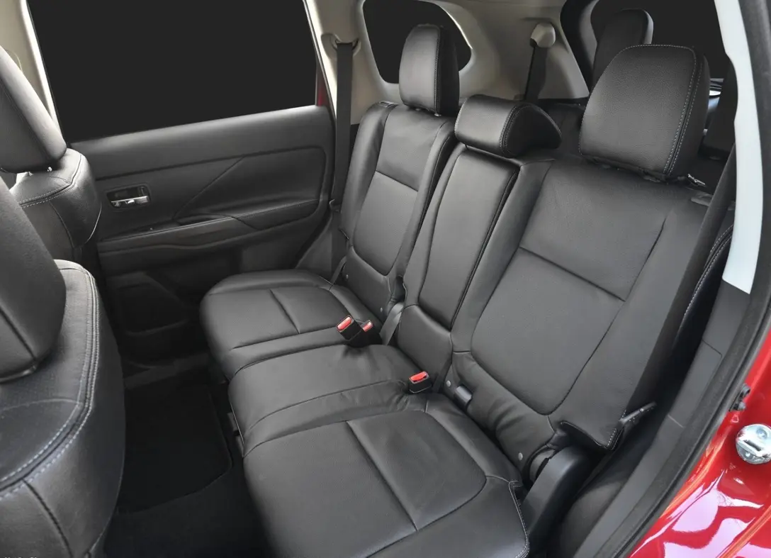 1638639-Mitsubishi-Outlander-2020-06.jpg