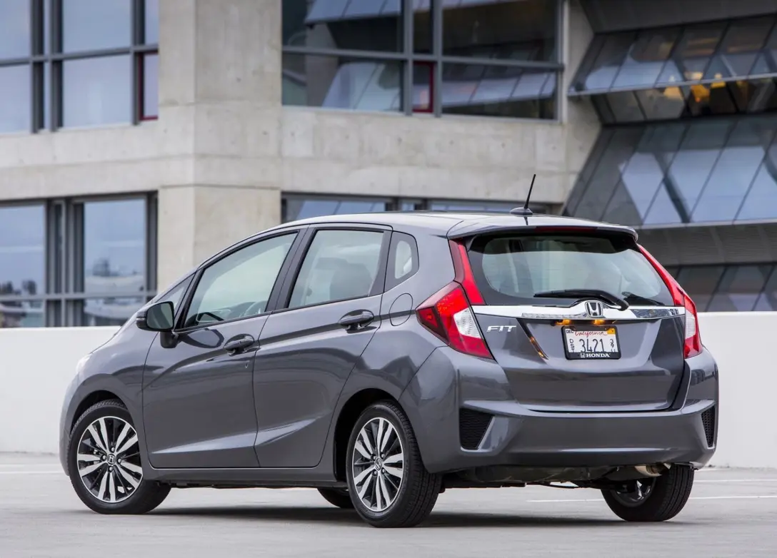 1642490-Honda-Jazz-2016-04.jpg