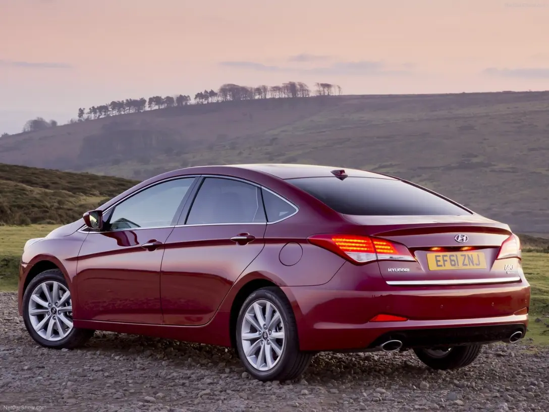 1598495-Hyundai-i40-2012-1600-25.jpg