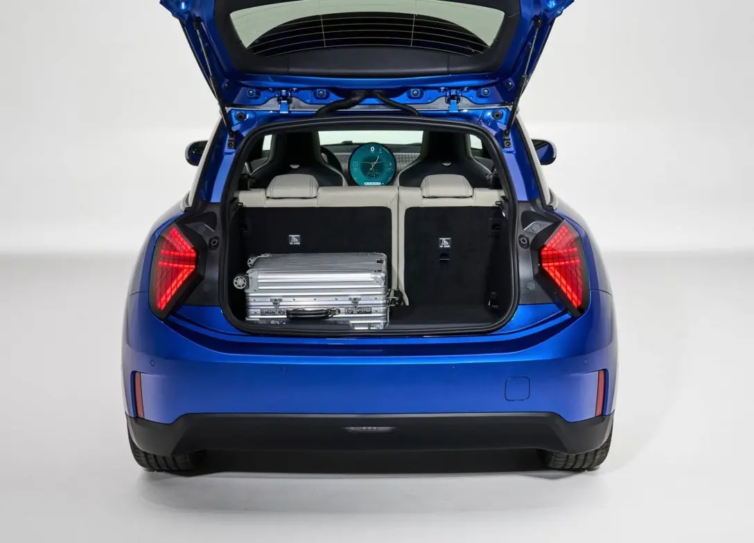 1696825-Mini-Cooper-Electric-2024-10.jpg