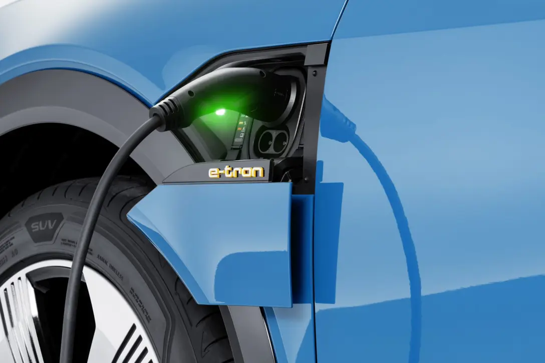 1678568-Audi-e-tron-2023-09.jpg
