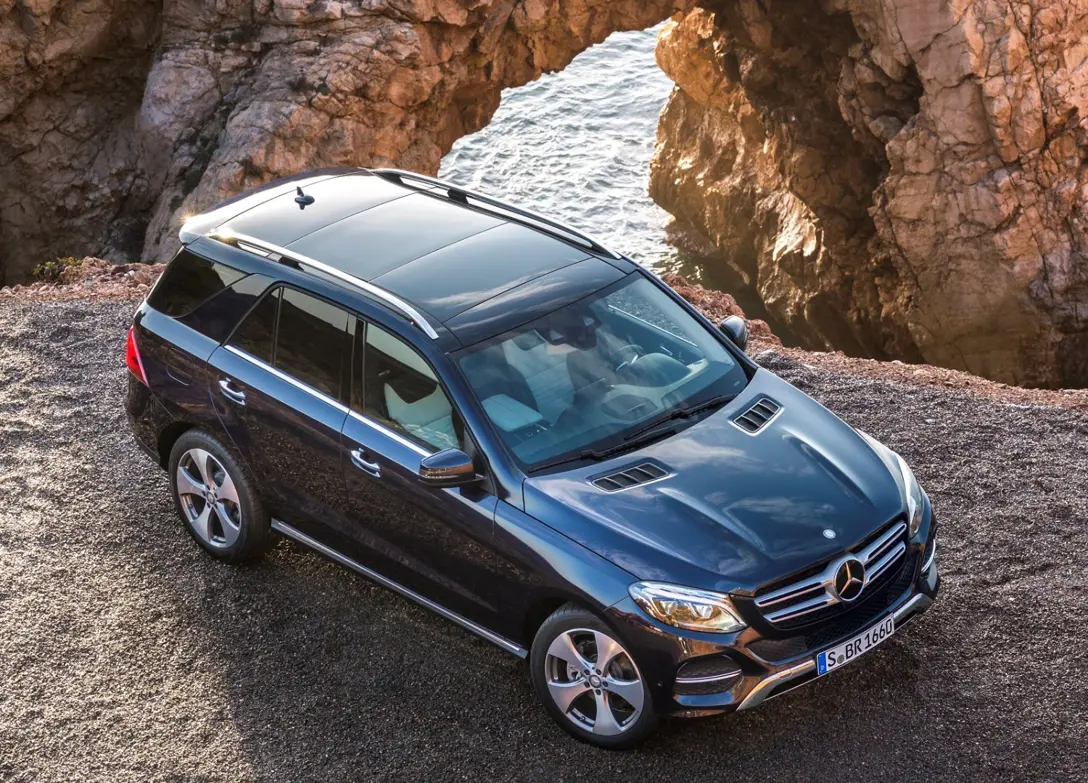 1656076-Mercedes-Benz-GLE-2016-01.jpg