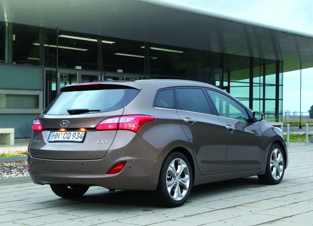 1647914-Hyundai-i30_Wagon-2017-02.jpg