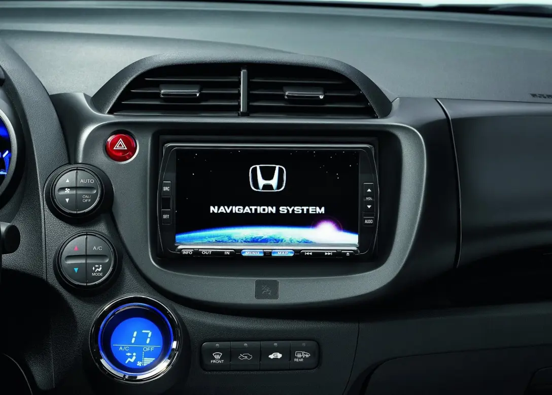 1599871-Honda-Jazz-2011-1600-24.jpg