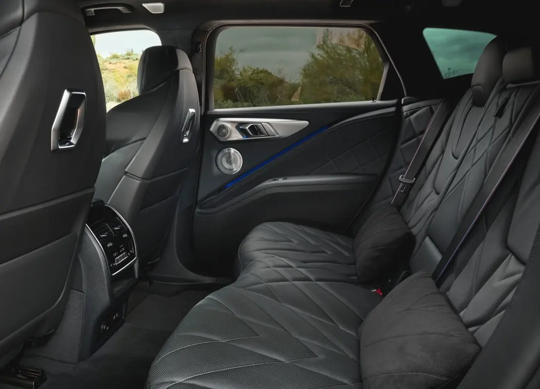 1683185-BMW-XM-2023-08.jpg