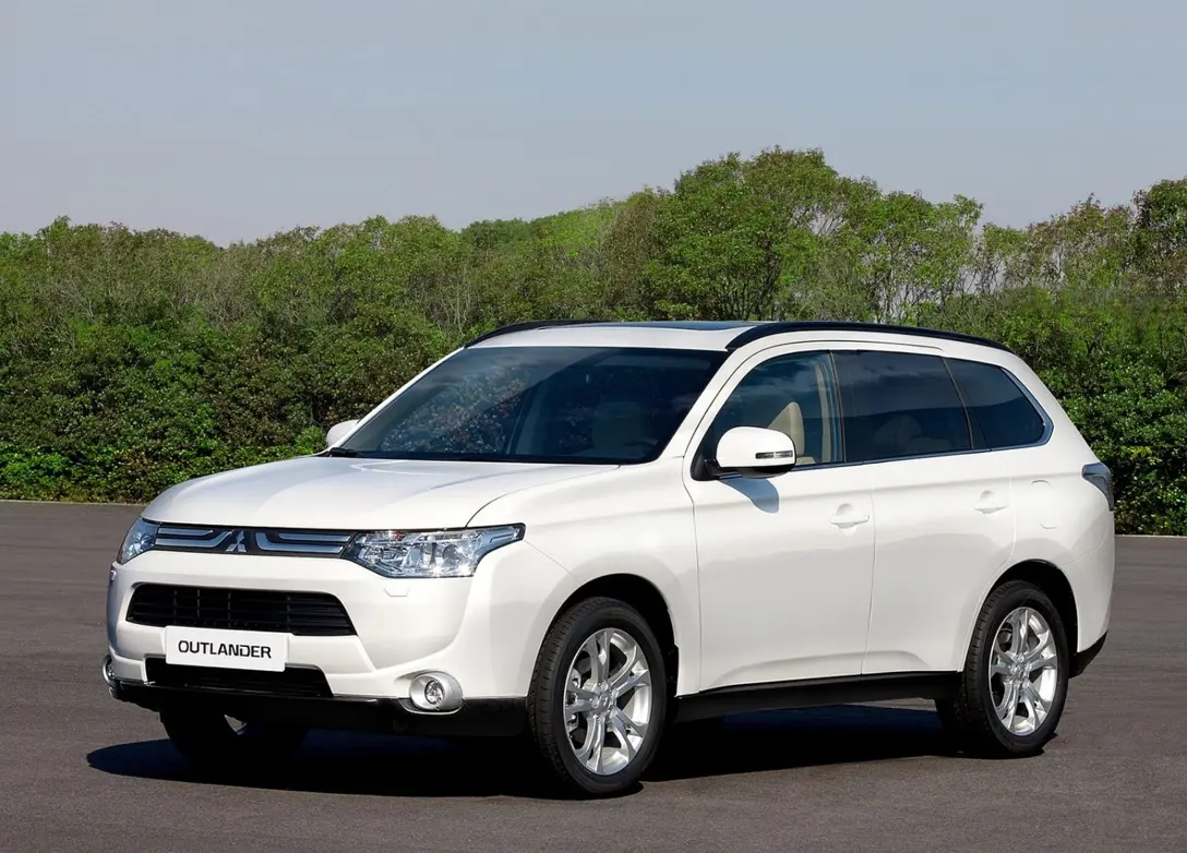 1638672-Mitsubishi-Outlander-2017-03.jpg