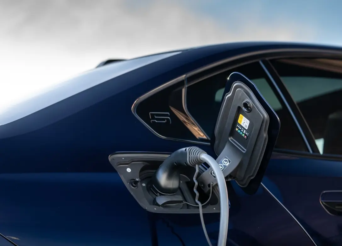 1690149-BMW-i5-2024-12.jpg