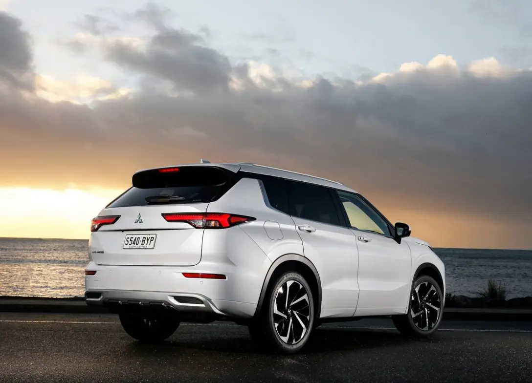 1691895-Mitsubishi-Outlander-2024-02.jpg