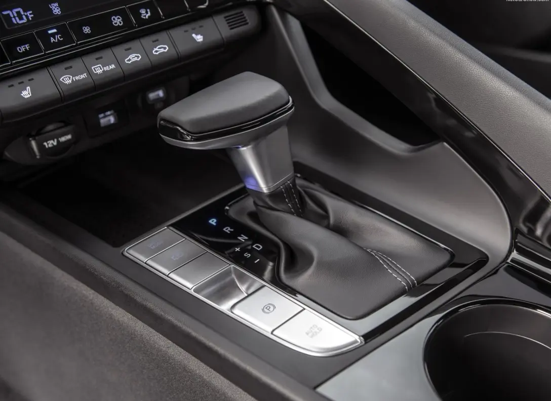 1653096-Hyundai-Elantra-hybrid-2022-08.jpg