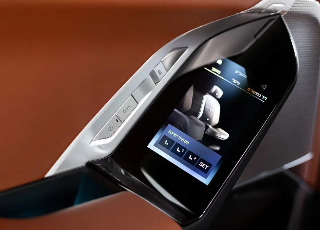 1685342-BMW-i7-2023-08-TM.jpg