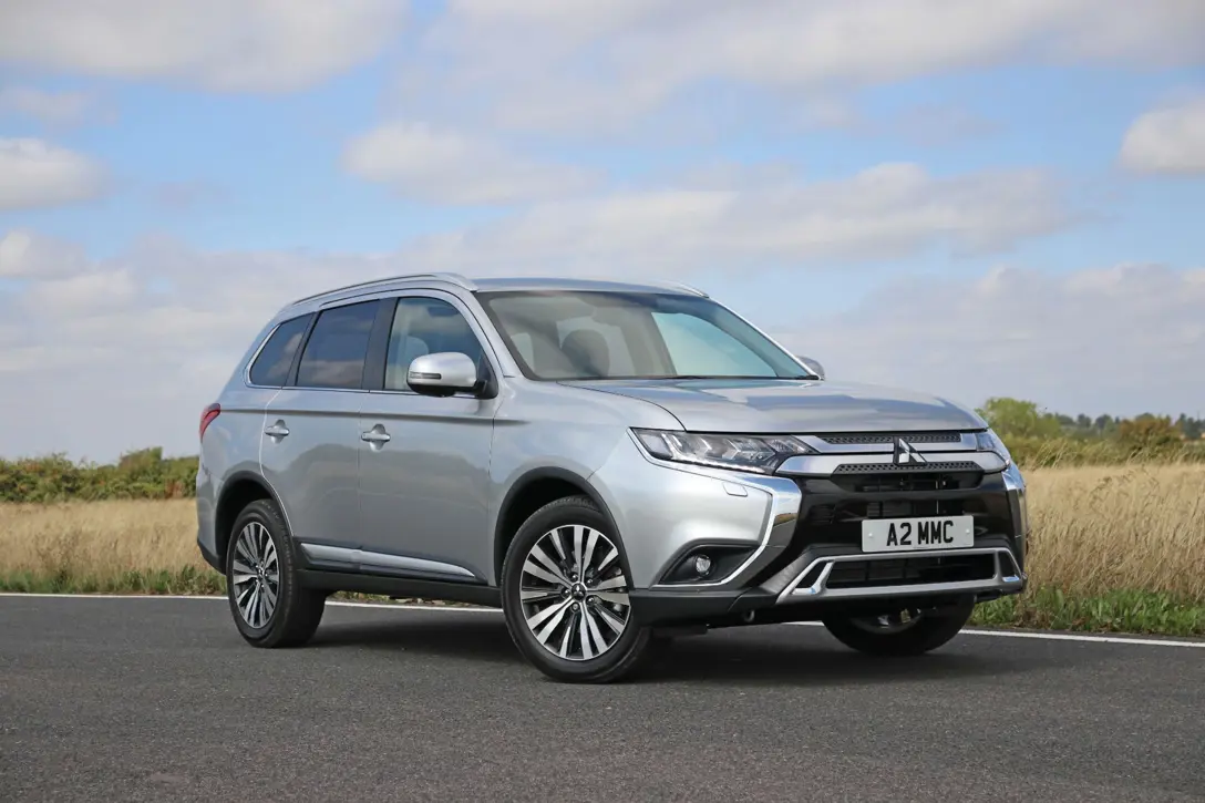 1653504-Mitsubishi-Outlander-2017-01.jpg