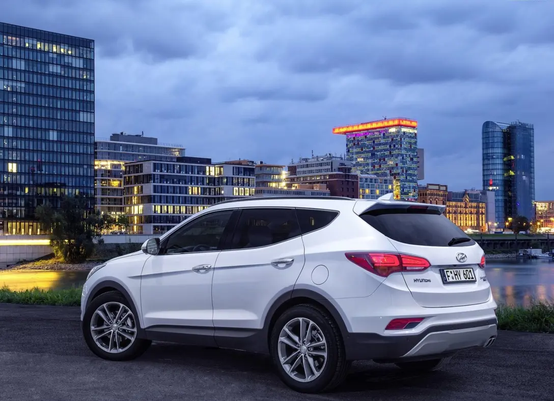 1642900-Hyundai-Santa_Fe-2017-07.jpg