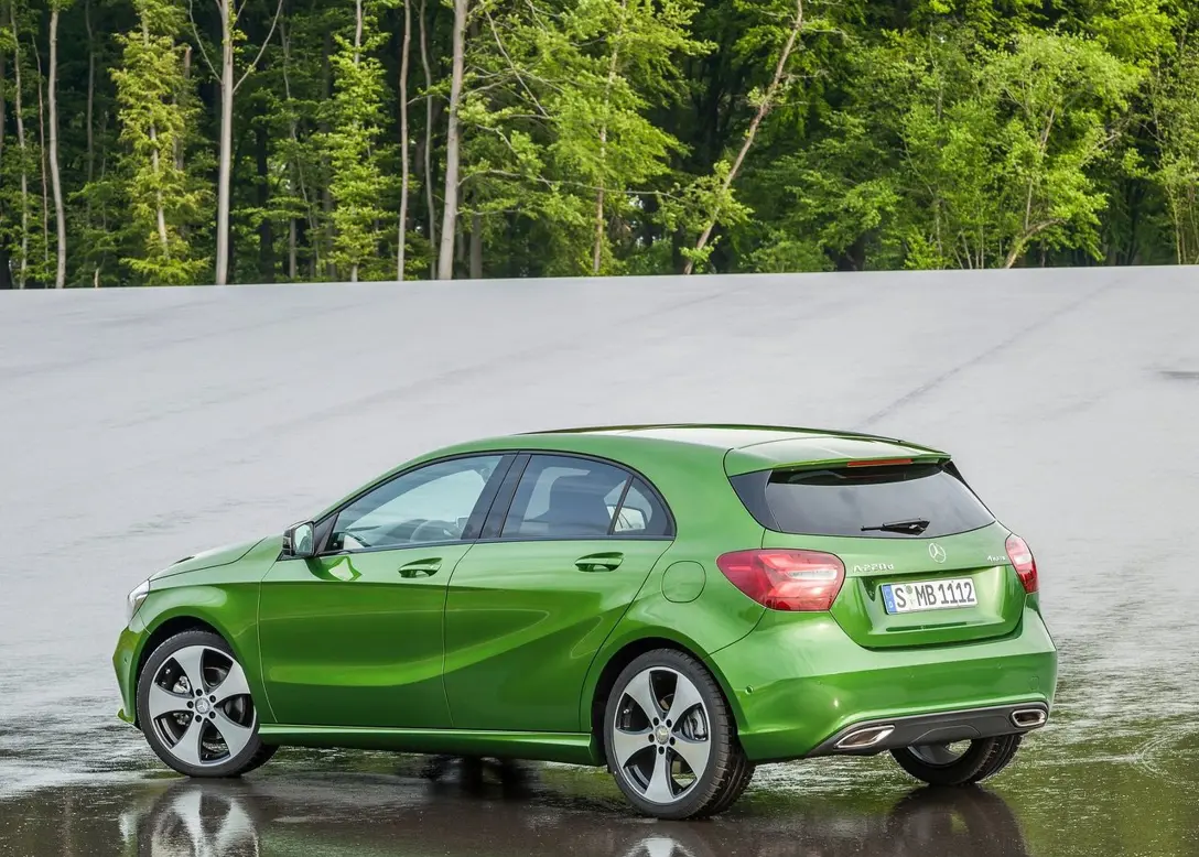 1647186-Mercedes-Benz-A-Class-2016-1280-23.jpg