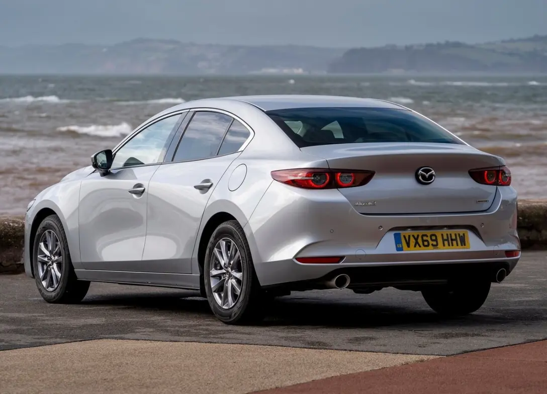 1692012-Mazda-3-2024-02.jpg
