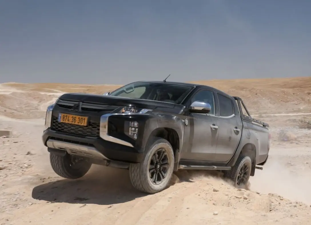 1662968-Mitsubishi-Triton-2020-04.jpg