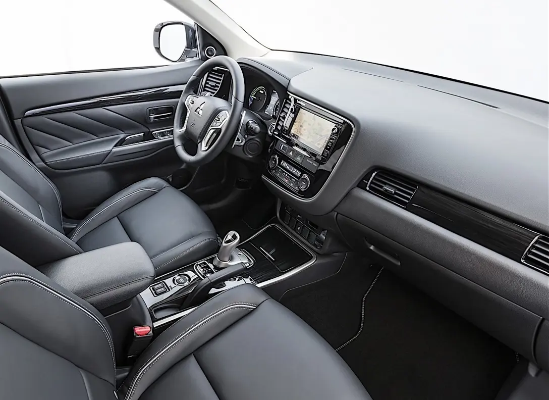 1653305-Mitsubishi-Outlander_PHEV-2020-05.jpg
