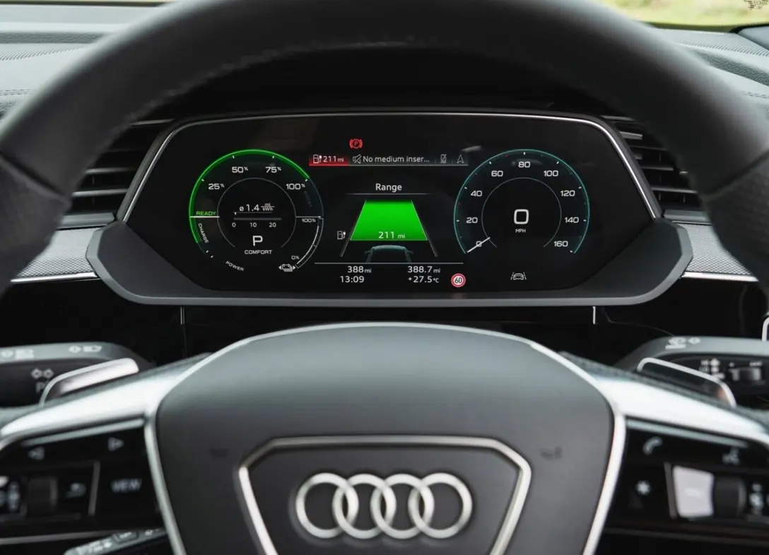1700176-Audi-Q8_Sportback_e-tron_quattro-2024-06.jpg