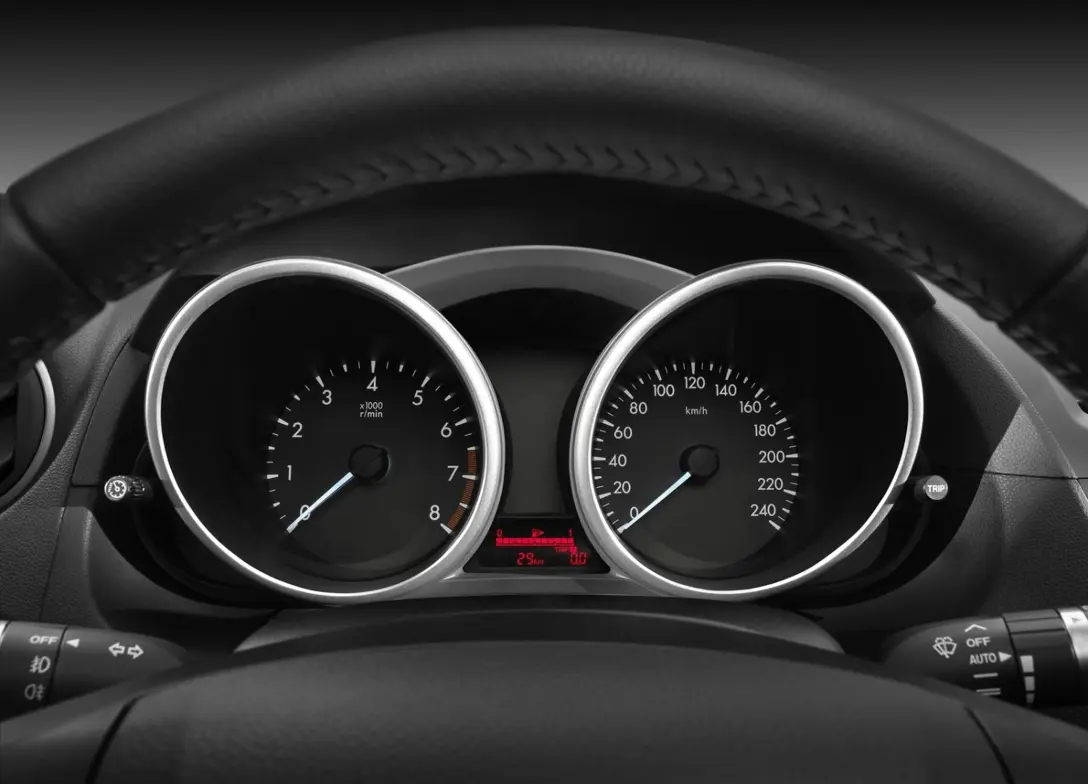 1690581-Mazda-5-2015-06.jpg