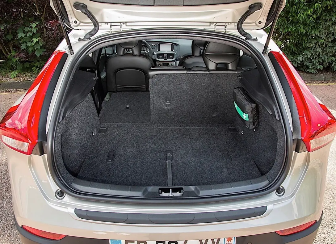 1663735-Volvo-V40_Cross_Country-2019-03.jpg