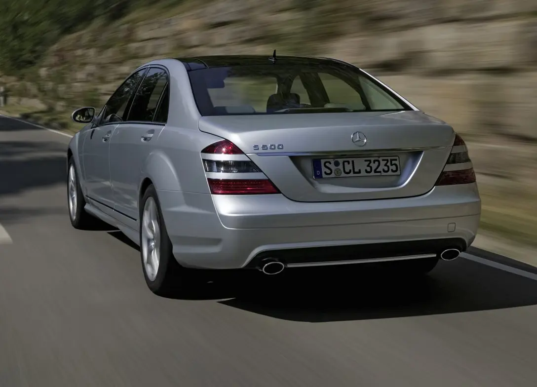 1605335-Mercedes-Benz-S-Class-2005-2015-07.jpg
