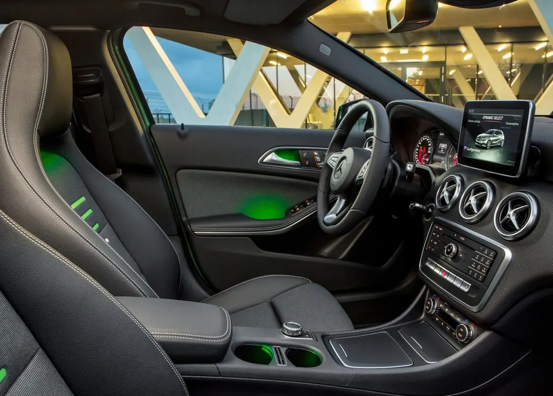 1647193-Mercedes-Benz-A-Class-2016-1280-44.jpg