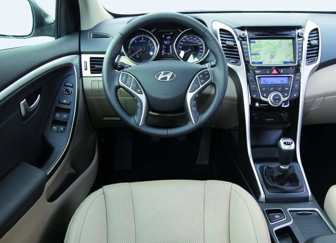 1647935-Hyundai-i30_Wagon-2015-05.jpg