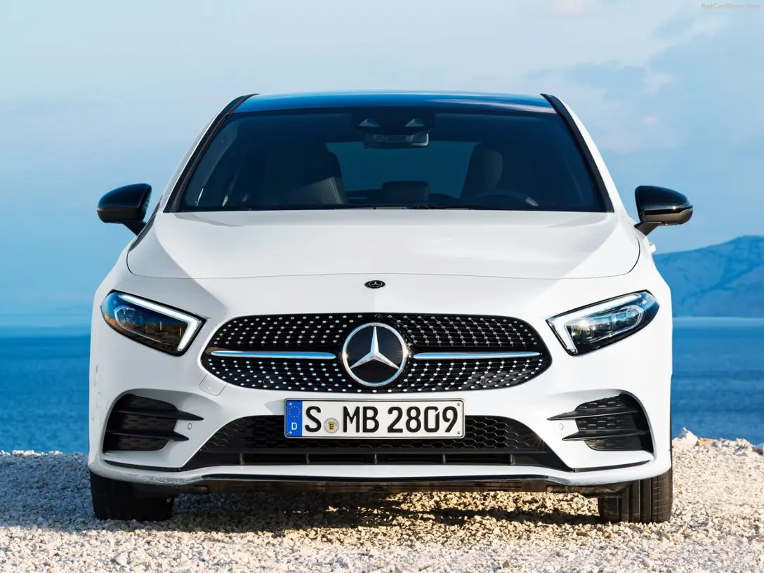 1591559-Mercedes-Benz-A-Class 4.jpg