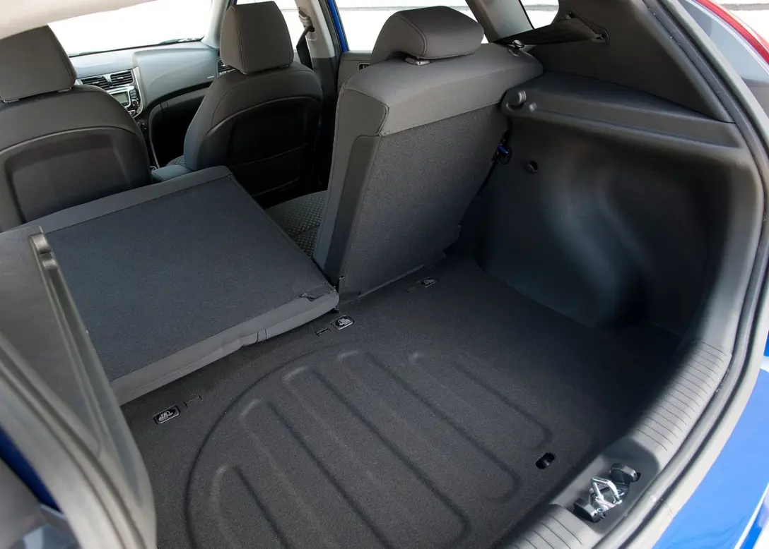 1641031-Hyundai-Accent-2016-07.jpg