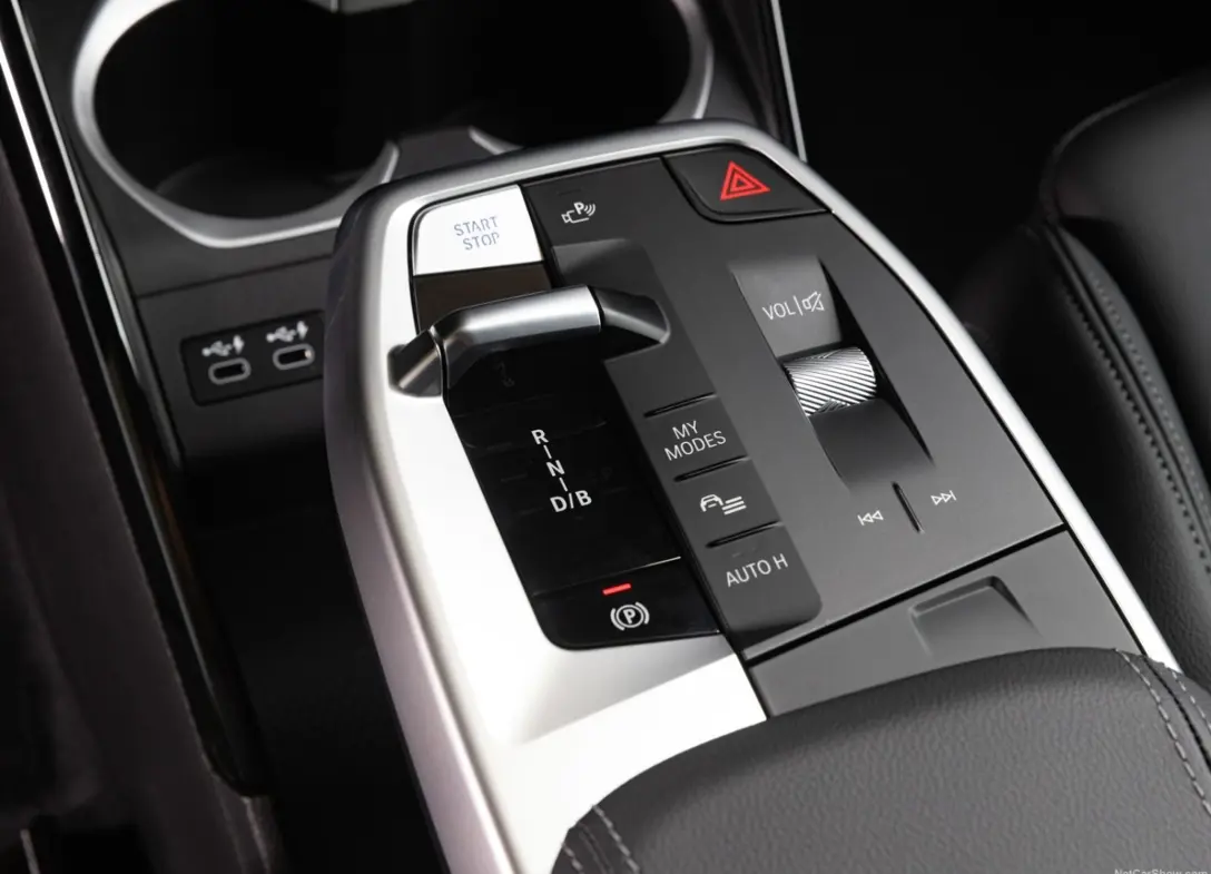 1674393-BMW-iX1-2023-07.jpg